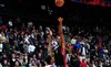 NBA - Vidéo : Bosh est aussi adroit de loin